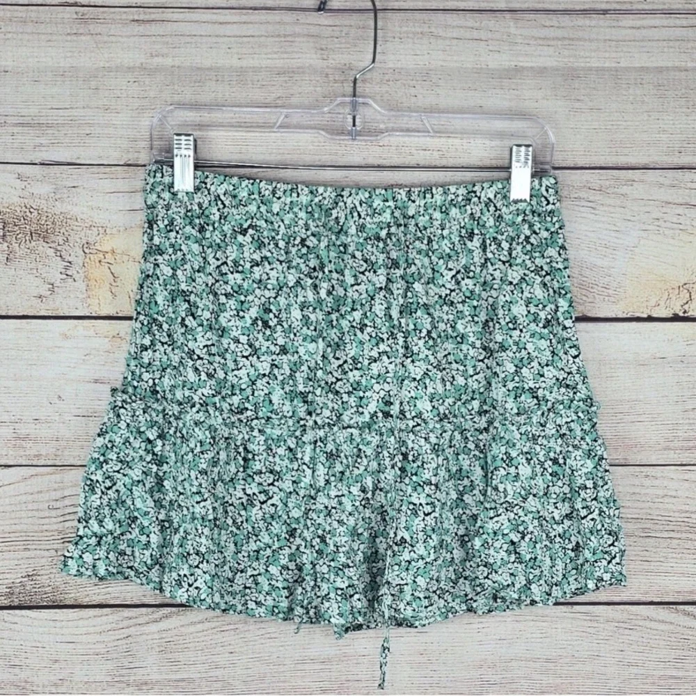Zara skirt, short and cute!​​ shoes separate! - Picture 5 of 6